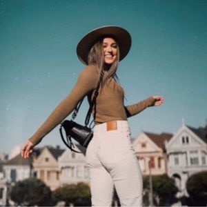 Levi’s Wedgie straight leg corduroy cream pants